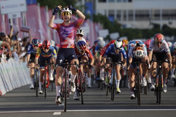  Lorena Wiebes wins the Dubai stage of the UAE Women's Tour