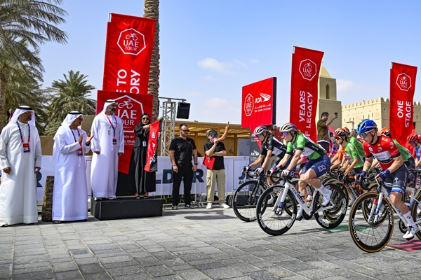 Lorena Wiebes strikes again in a record-breaking stage (48.407 km/h).  Elisa Longo Borghini gains ground ahead of the stage finish of Jebel Hafeet